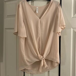 Zenana Outfitters beige blouse